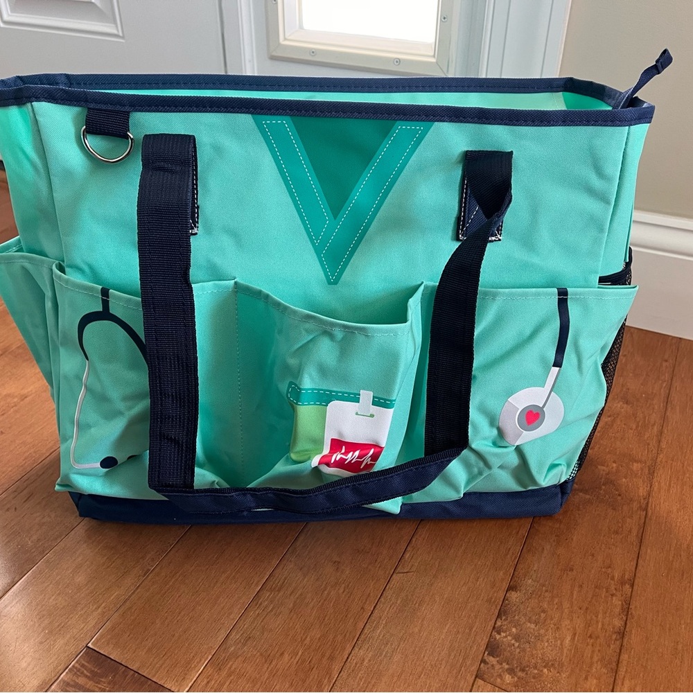 Ngil large nursing tote lots of pockets NWT